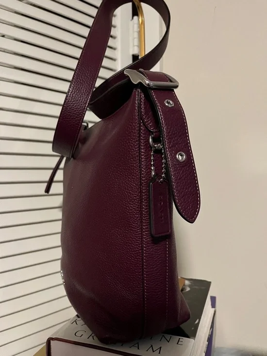 Coach Jude Duffle Leather Bag in a berry or burgundy - Picture 3 of 7
